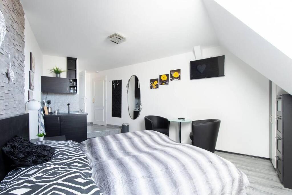 Appartement In Heart Of - Open Even Now *